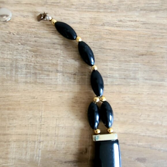 Vintage 1980s plastic black and gold necklace/choker. - Picture 5 of 7